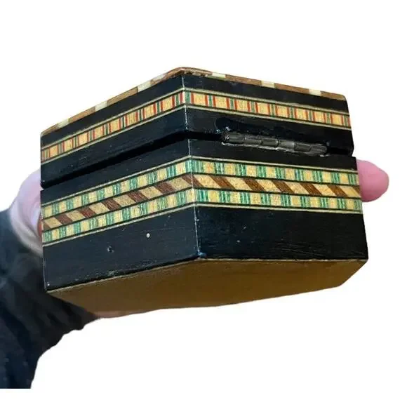 VTG Octagonal Lidded Trinket Jewelry Keepsake Box Red Inside Marquetry Inlaid - Picture 4 of 8